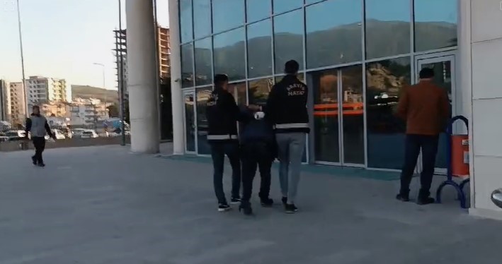 Hatay&rsquo;da 28 ayrı su&ccedil; kaydı olan h&uuml;k&uuml;ml&uuml; yakalandı
