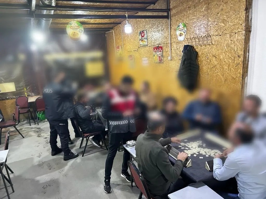 Erzincan&rsquo;da toplam 32 yıl hapis cezası olan 9 zanlı yakalandı
