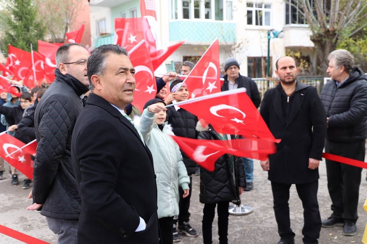 Öğrencilerin ilgisini çeken ’Gezici Eğitim Tırı’ geçmişi anlatırken geleceğe de ışık tutuyor
