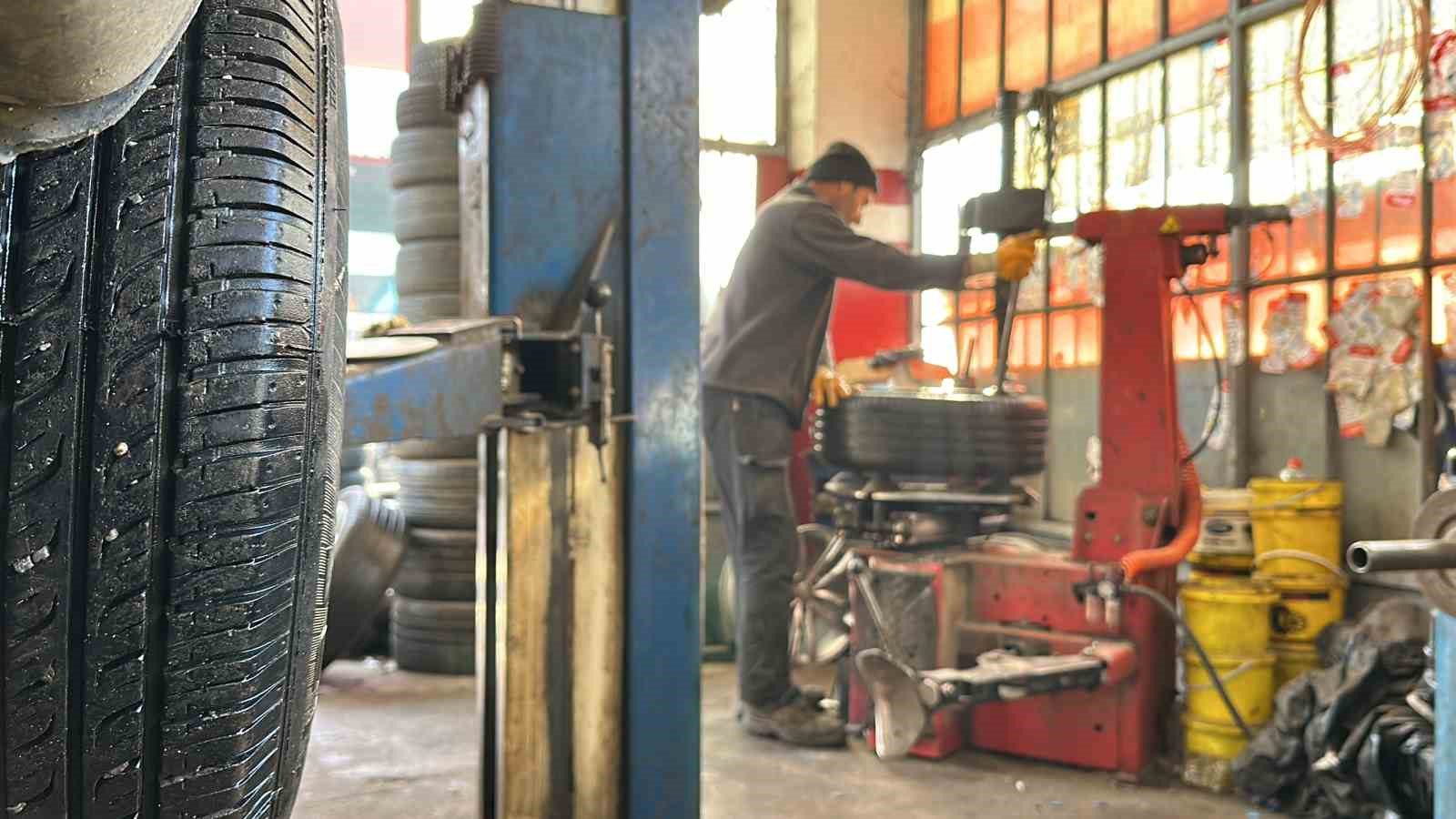 Kış erken geldi, lastikçilerde yoğunluk başladı
