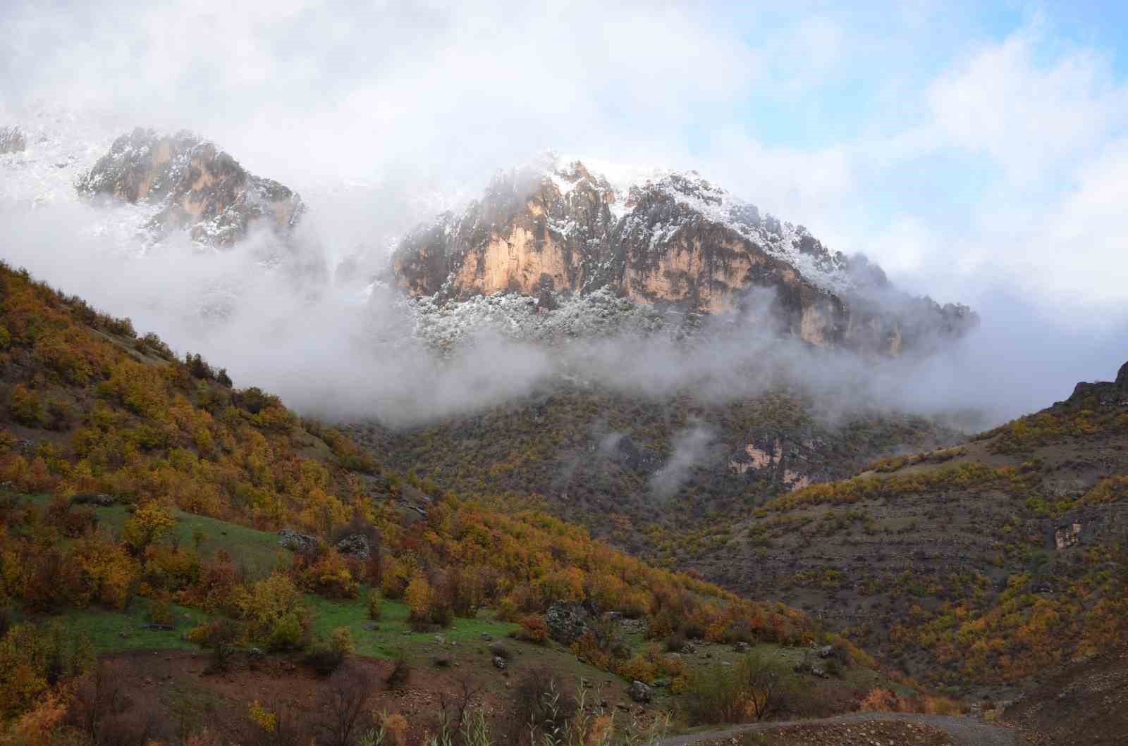 Beytüşşebap’ta karlı dağlar kartpostallık manzara oluşturdu