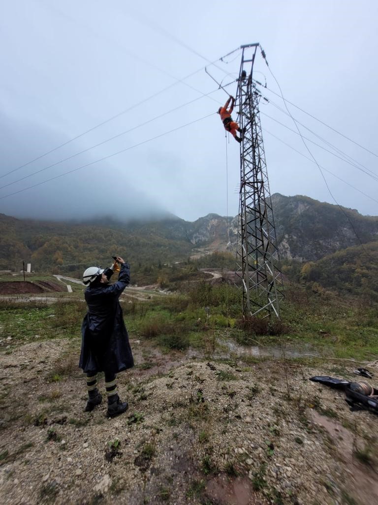 Başkent EDAŞ fırtınaya karşı t&uuml;m Batı Karadeniz&rsquo;de sahada

