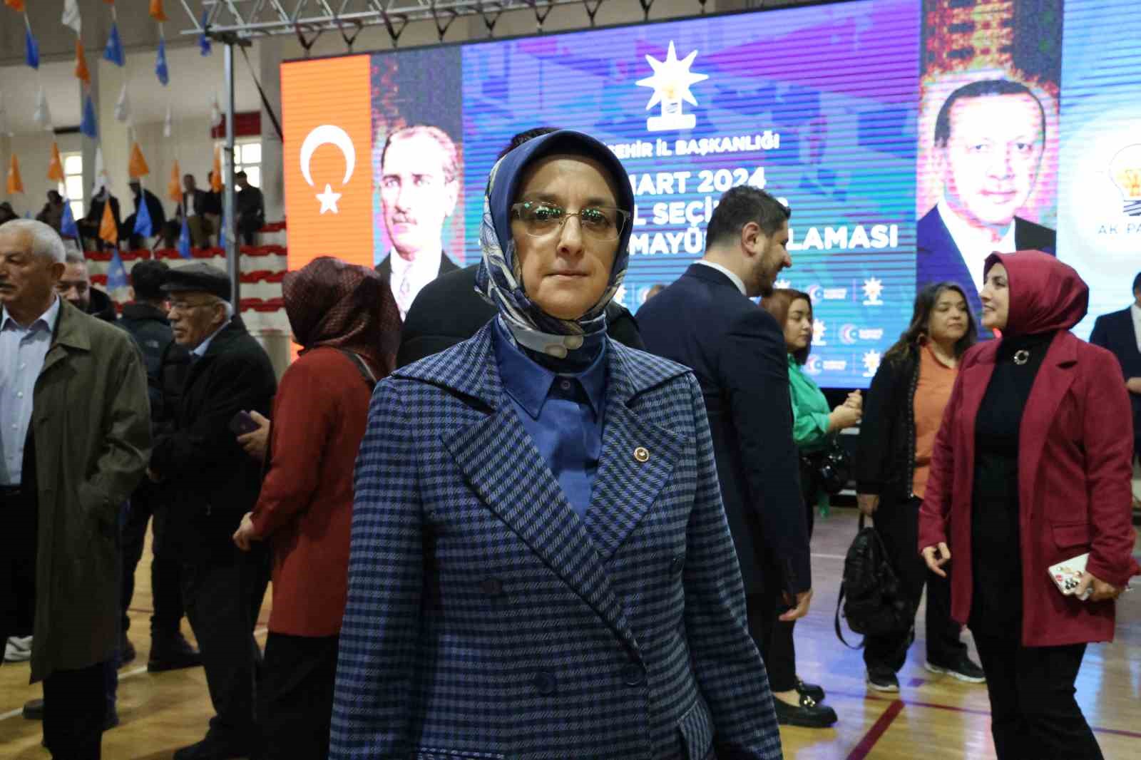 AK Parti Eskişehir İl Teşkilatı temay&uuml;l yoklamasında bir araya geldi
