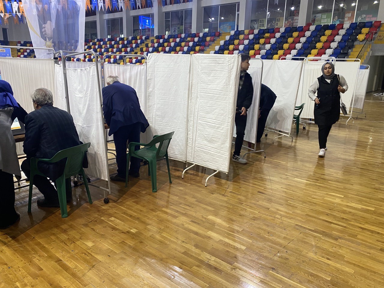 AK Parti Adıyaman teşkilatında temay&uuml;l yoklaması ger&ccedil;ekleştirildi
