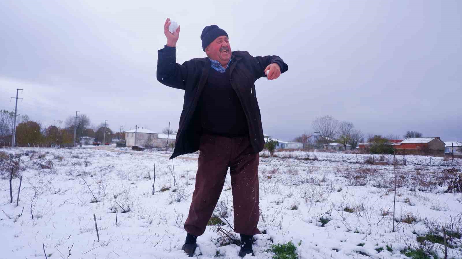 Edirne&rsquo;de kar yağışı kartpostallık g&ouml;r&uuml;nt&uuml;ler oluşturdu
