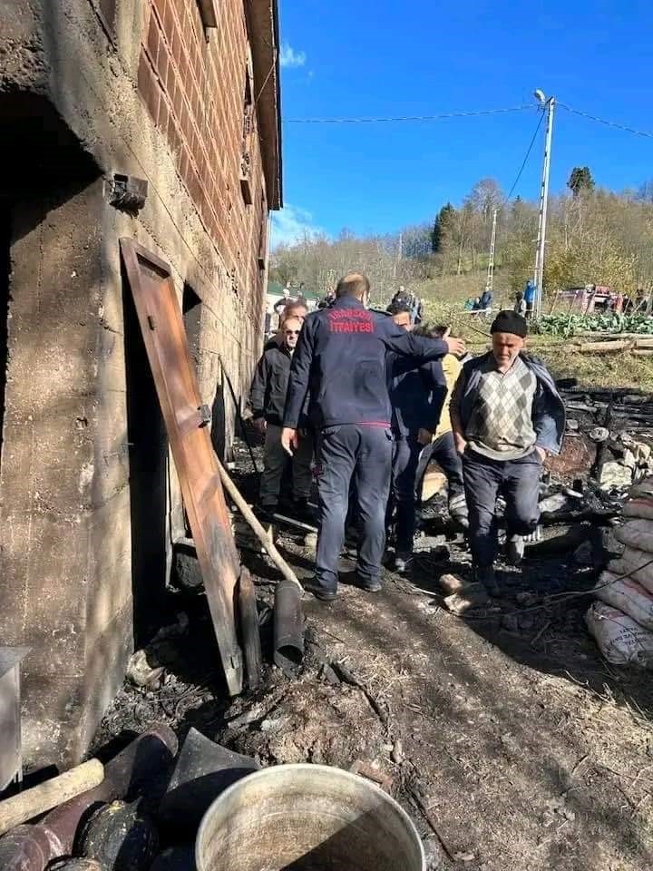 Trabzon&rsquo;da &ccedil;ıkan yangında 12 hayvan telef oldu
