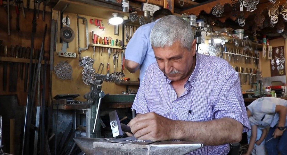 Kemaliye&rsquo;nin son kapı tokmak ustası hayatını kaybetti 