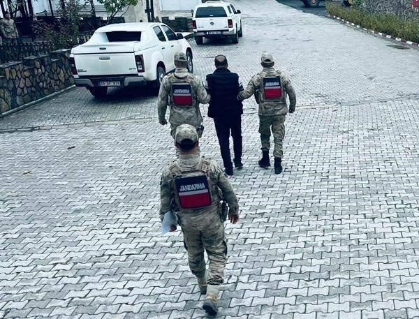 Hakkari&rsquo;de aranan 100 şahıs yakalandı
