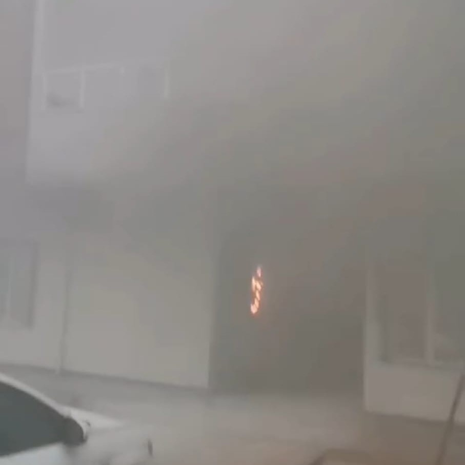 Mardin&rsquo;de binanın elektrik panosunda &ccedil;ıkan yangın paniğe neden oldu
