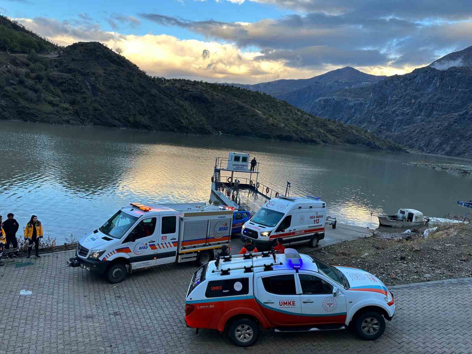 U&ccedil;urumdan d&uuml;şen vatandaş 19 saat s&uuml;ren operasyonla kurtarıldı
