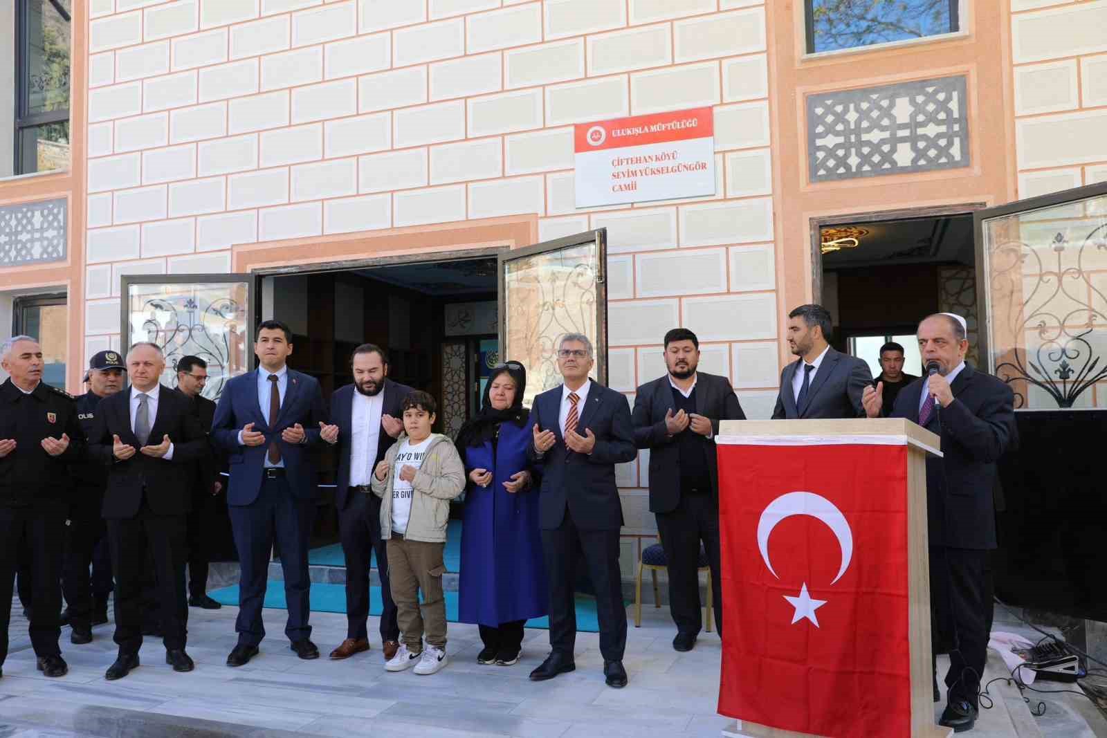 Niğde&rsquo;de hayırsever tarafından yaptırılan cami ibadete a&ccedil;ıldı
