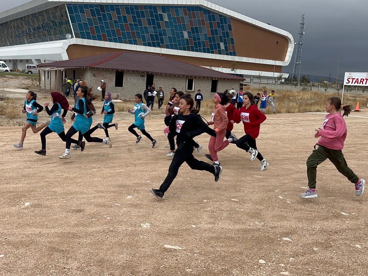 Niğde Okul Sporları Kros M&uuml;sabakaları Sona Erdi
