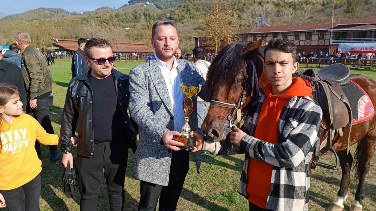 Ordu&rsquo;da rahvan at yarışları r&uuml;zgarı esti
