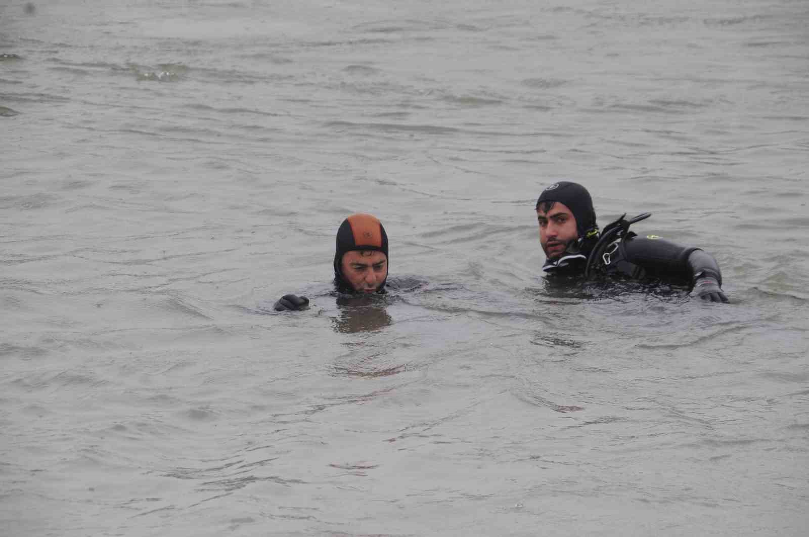 Dicle Nehri&rsquo;ne atlayan kız kardeşlerden biri kurtarıldı, diğeri aranıyor
