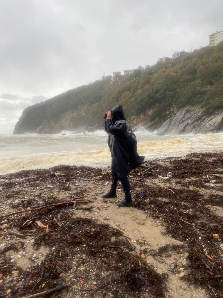 Jandarma 60 kişilik timi ile arama kurtarma faaliyetini s&uuml;rd&uuml;r&uuml;yor
