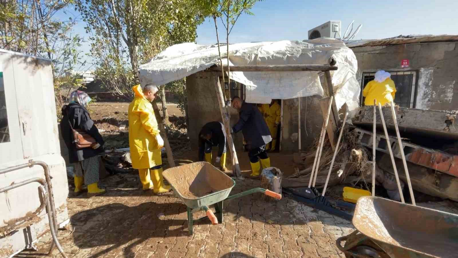 Batman’da selin bilançosu: 162 iş yeri ve 61 araç zarar gördü