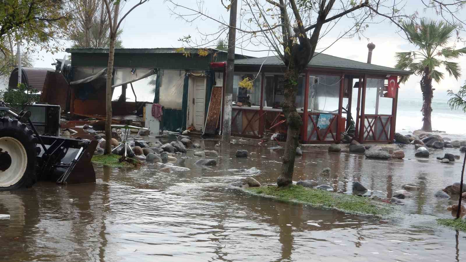 Giresun’un Tirebolu ilçesinde dalga afeti yaşandı
