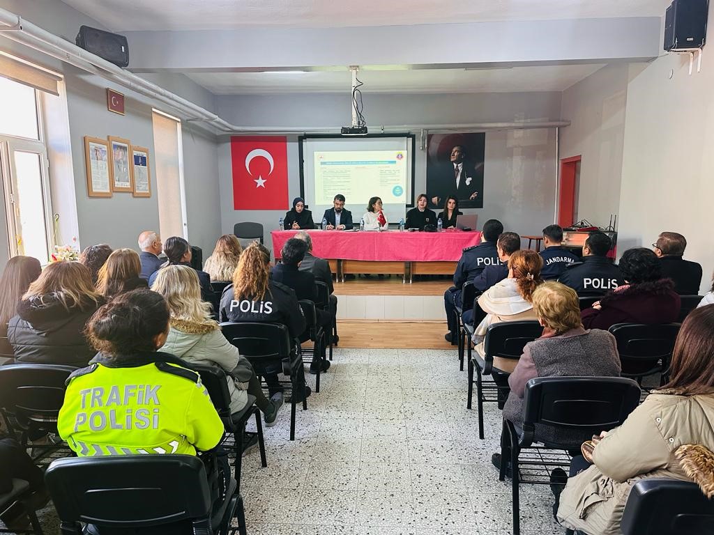 Pehlivanköy’de kadına yönelik şiddet paneli