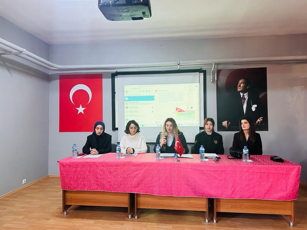 Pehlivank&ouml;y&rsquo;de kadına y&ouml;nelik şiddet paneli
