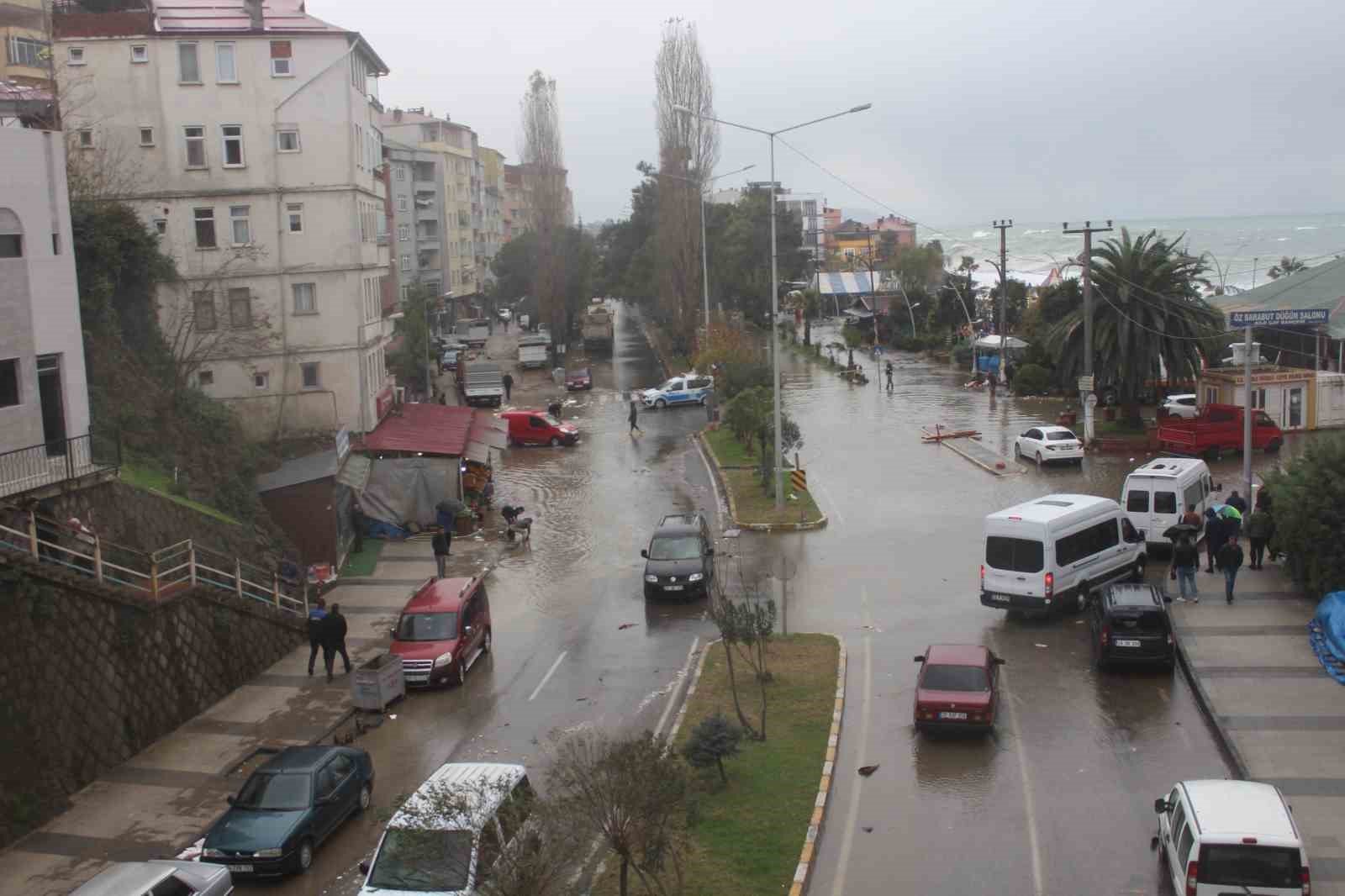 Tirebolu Belediye Başkanı Burhan Takır: “Can kaybı yok ama çok ciddi maddi hasarımız var”
