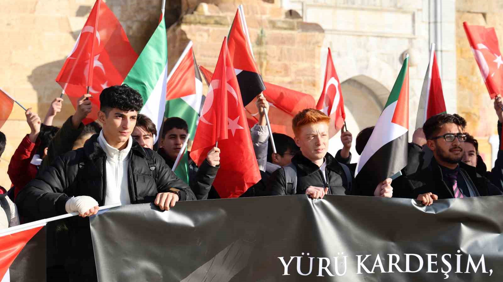 Liseliler Gazze için ’Sosyal Medya ve Edebiyat’ gücünü kullanacak