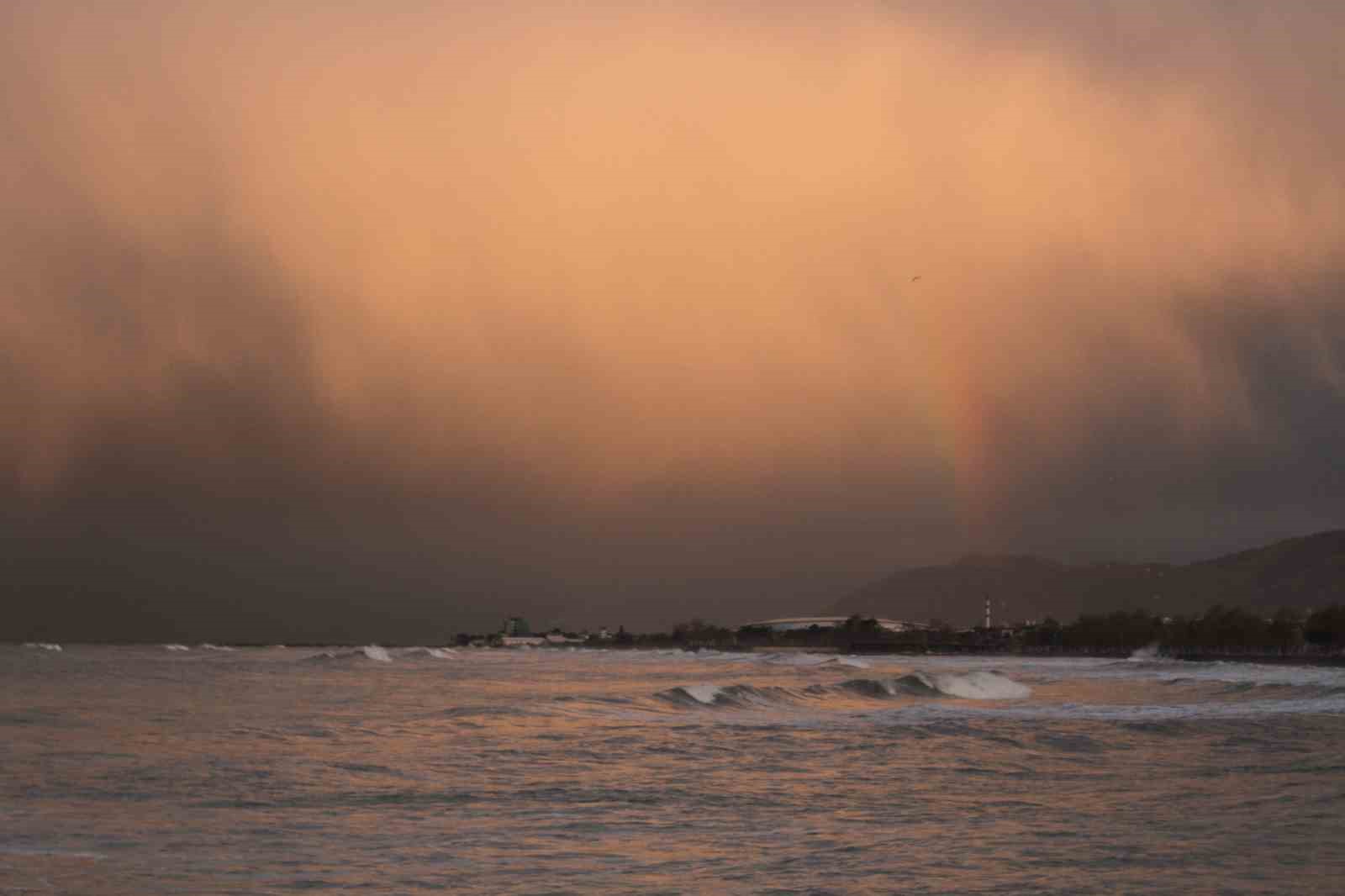 Ordu&rsquo;da g&ouml;ky&uuml;z&uuml;nde renk c&uuml;mb&uuml;ş&uuml;
