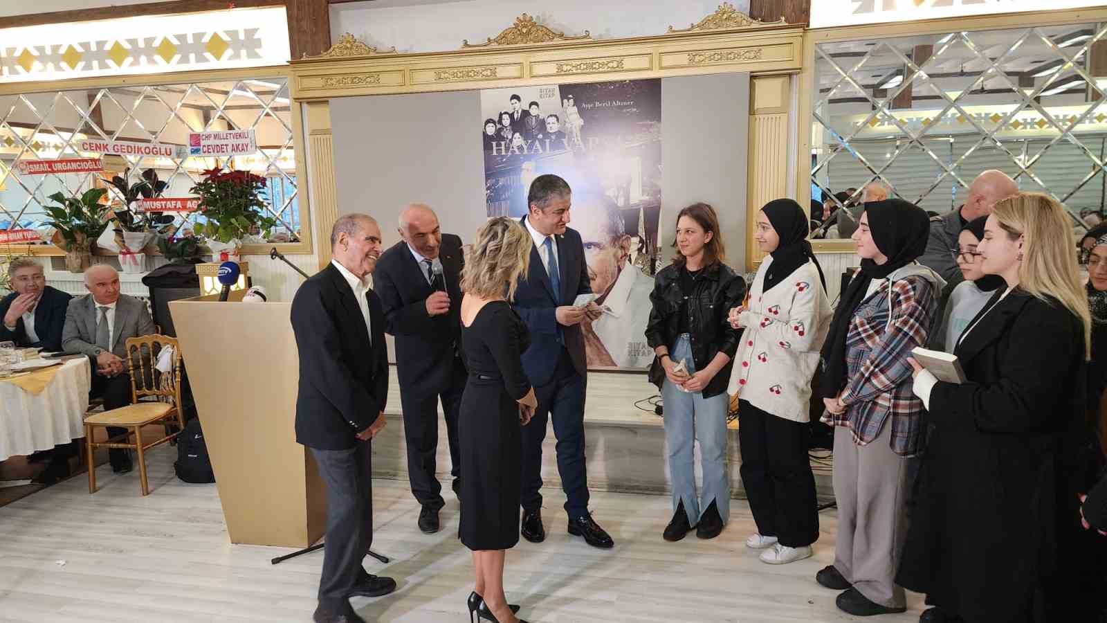 Eski Bakan Şinasi Altıner&rsquo;in hayatını kızı romanlaştırdı
