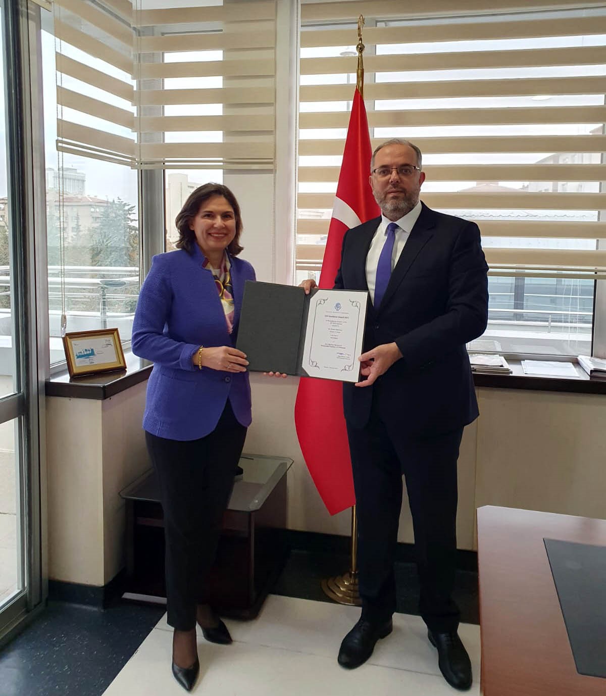 Rektör Afyoncu “Ekonomik İşbirliği Teşkilatı" tarafından ödüle layık görüldü