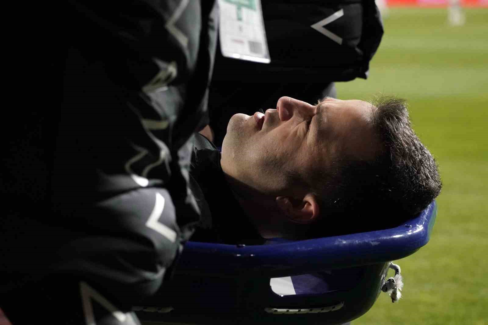 Başakşehir-Pendikspor ma&ccedil;ında yardımcı hakem Cemil Tun&ccedil; sakatlandı 