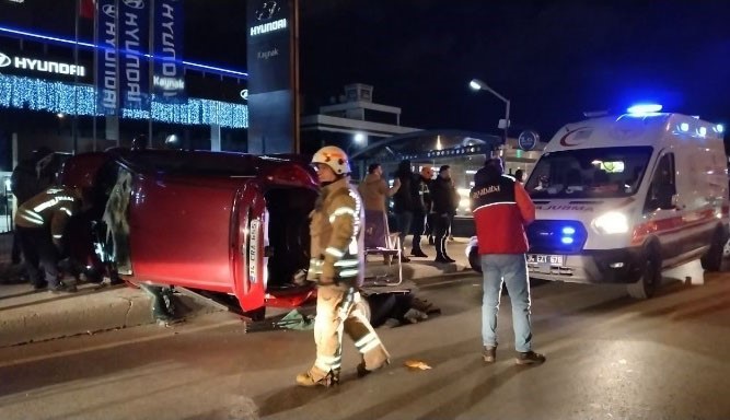 Ümraniye’de alkollü sürücünün kullandığı araç takla atarak durabildi
