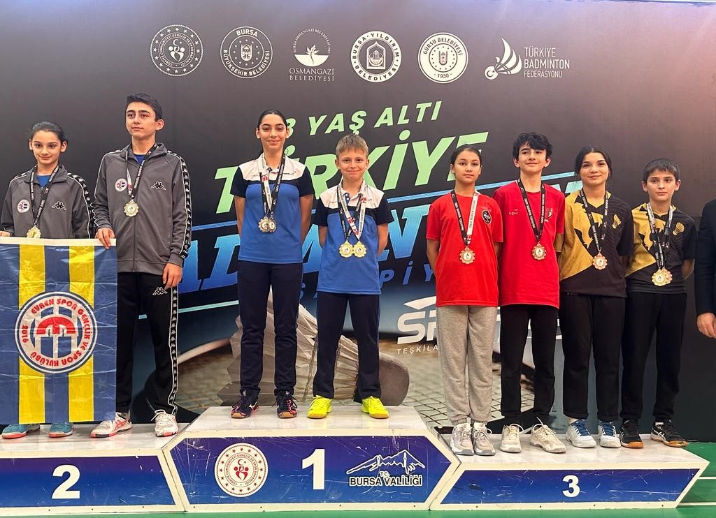 Erzincanlı badmintoncular iki şampiyonluk birde ikincilik aldı
