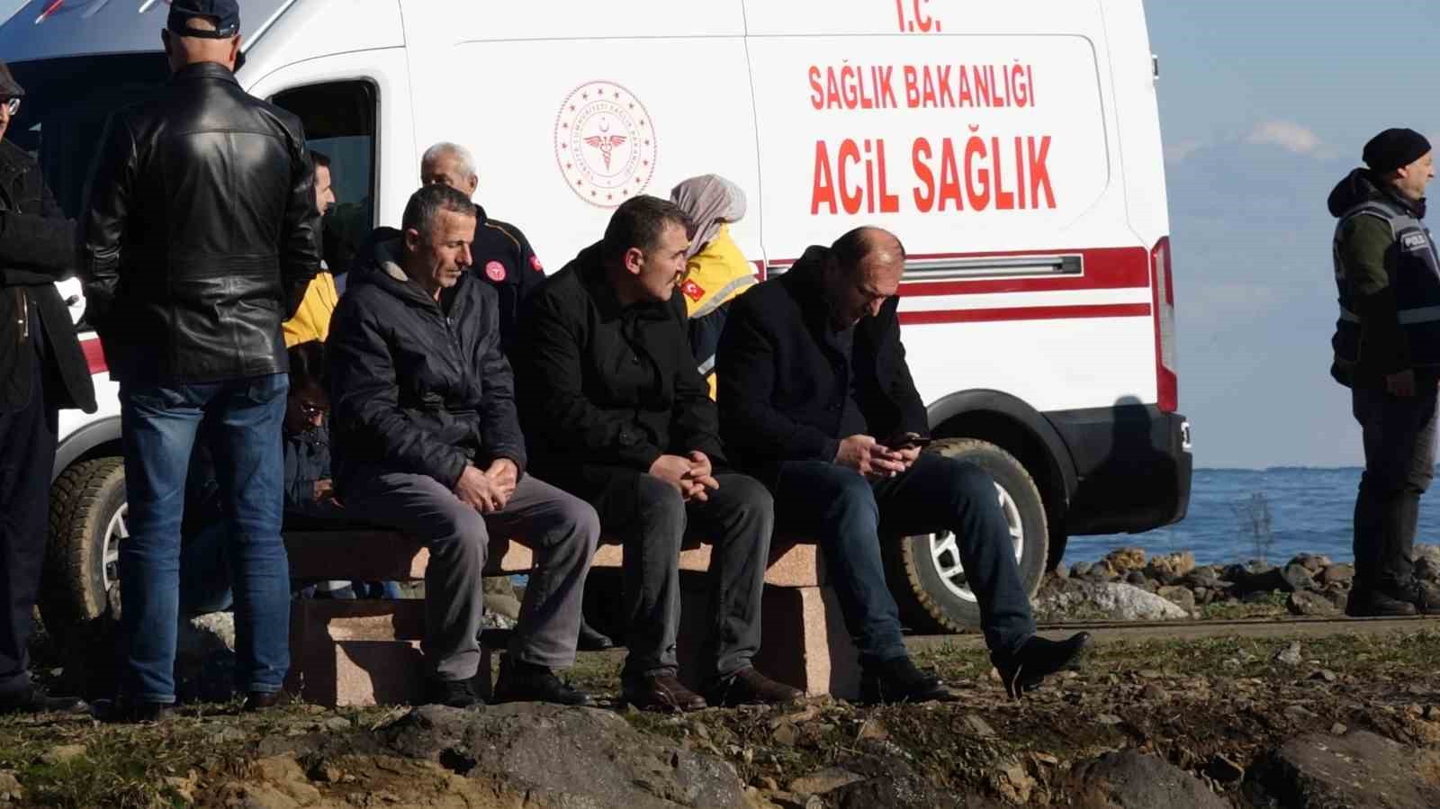 Vali Yıldırım, dalgalara kapılarak denizde kaybolan lise &ouml;ğrencilerini arama &ccedil;alışmalarını inceledi
