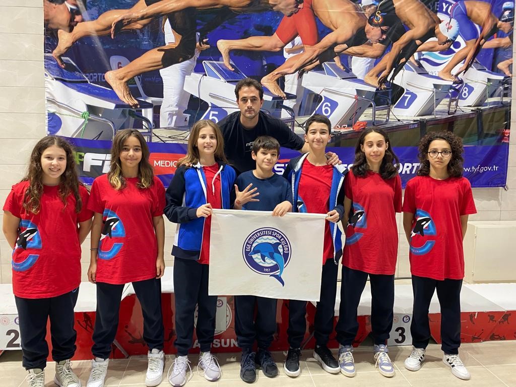 Egeli yüzücüler, Samsun’dan madalyalarla döndü