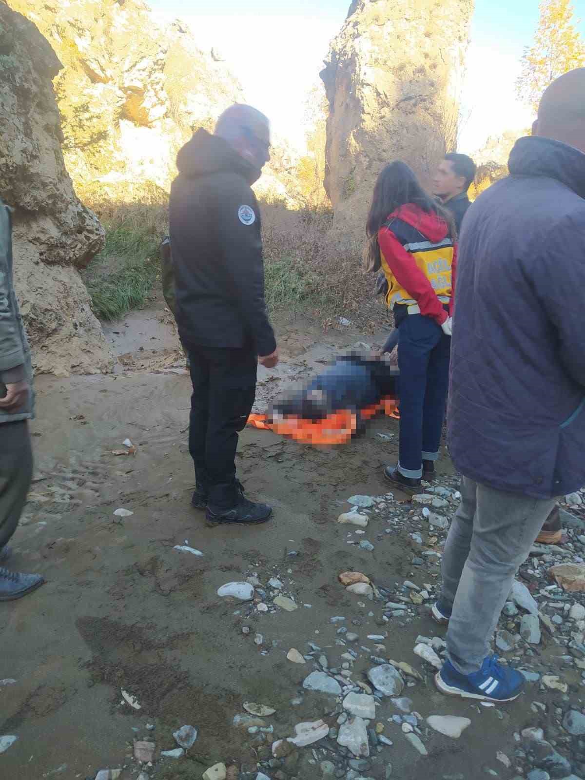 Diyarbakır&rsquo;da &ccedil;ırpı toplamaya giden kadın derede boğuldu

