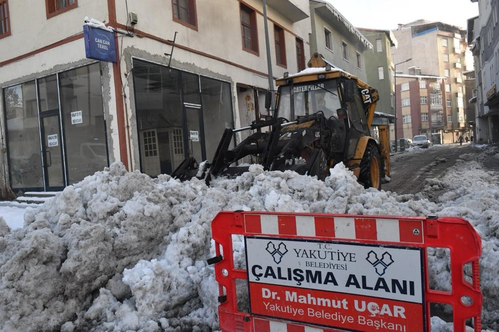 Başkan U&ccedil;ar; &ldquo;Yakutiye Belediyesi sahada&rdquo;
