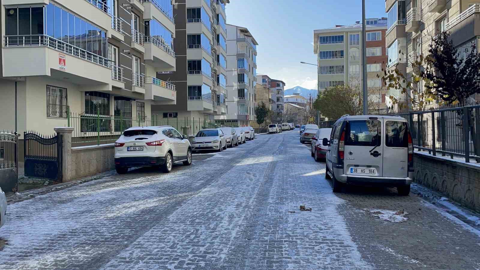 Tatvan&rsquo;da kar yağışı
