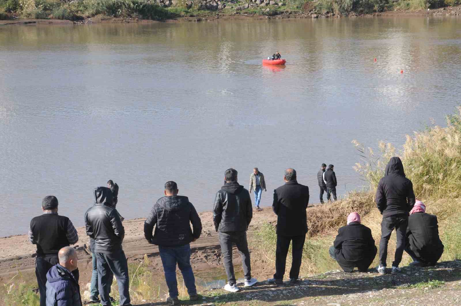 Şırnak&rsquo;ta Dicle Nehri&rsquo;nde kaybolan kızı arama &ccedil;alışmaları devam ediyor
