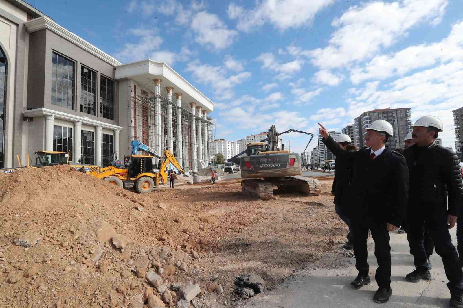 Şahinbey Millet K&uuml;t&uuml;phanesinde &ccedil;alışmalar t&uuml;m hızıyla s&uuml;r&uuml;yor
