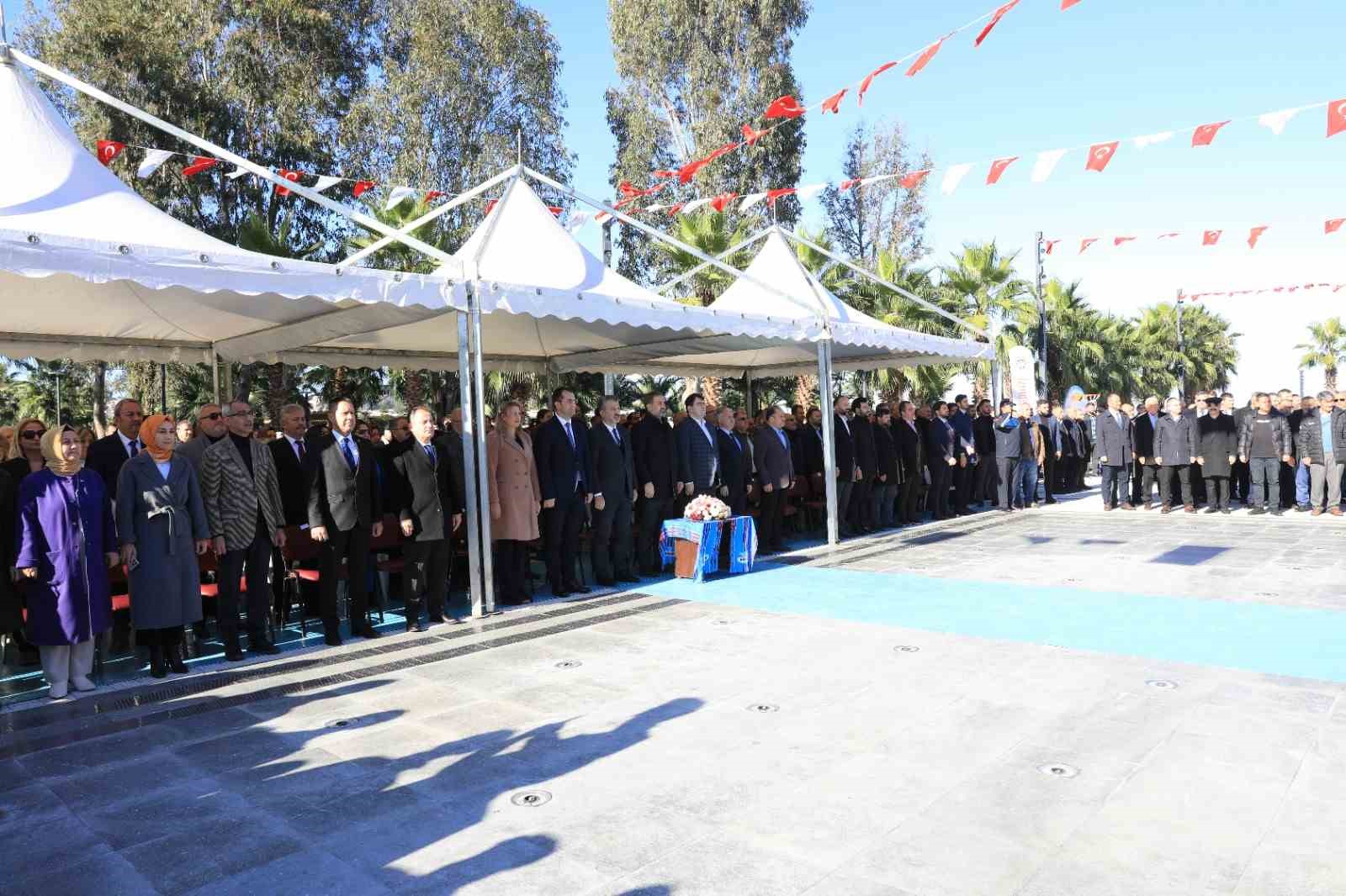 Ak&ccedil;aabat sahili yeni g&ouml;r&uuml;n&uuml;m&uuml;yle hizmete a&ccedil;ıldı
