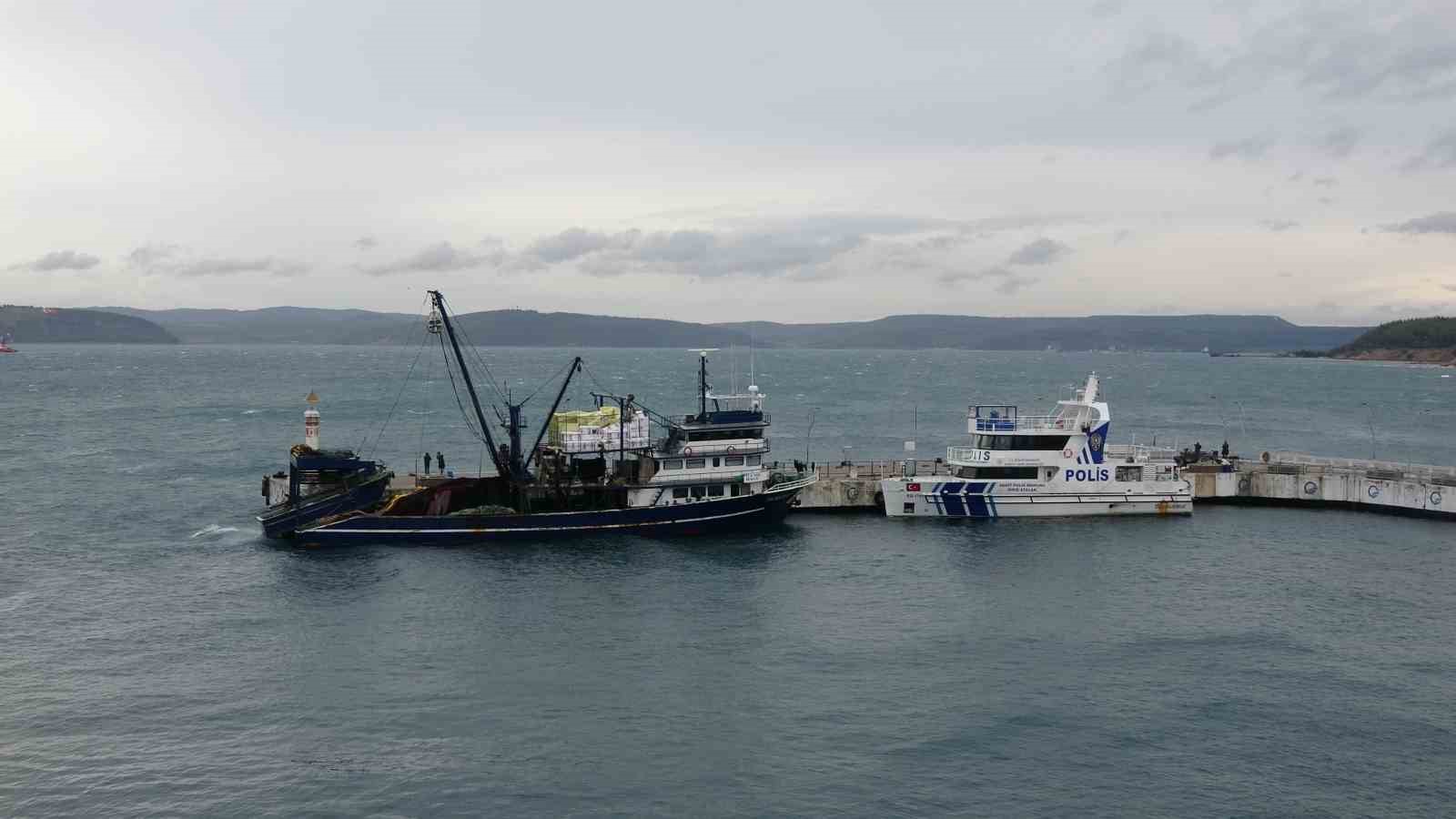 Çanakkale Boğazı çift yönlü olarak trafiğe kapatıldı