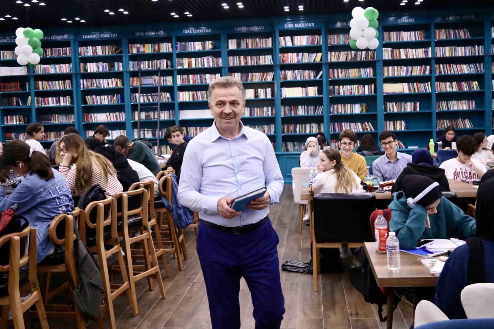 &ldquo;Farika Kitaplı Kahveler&rdquo; 500 bin genci ağırladı
