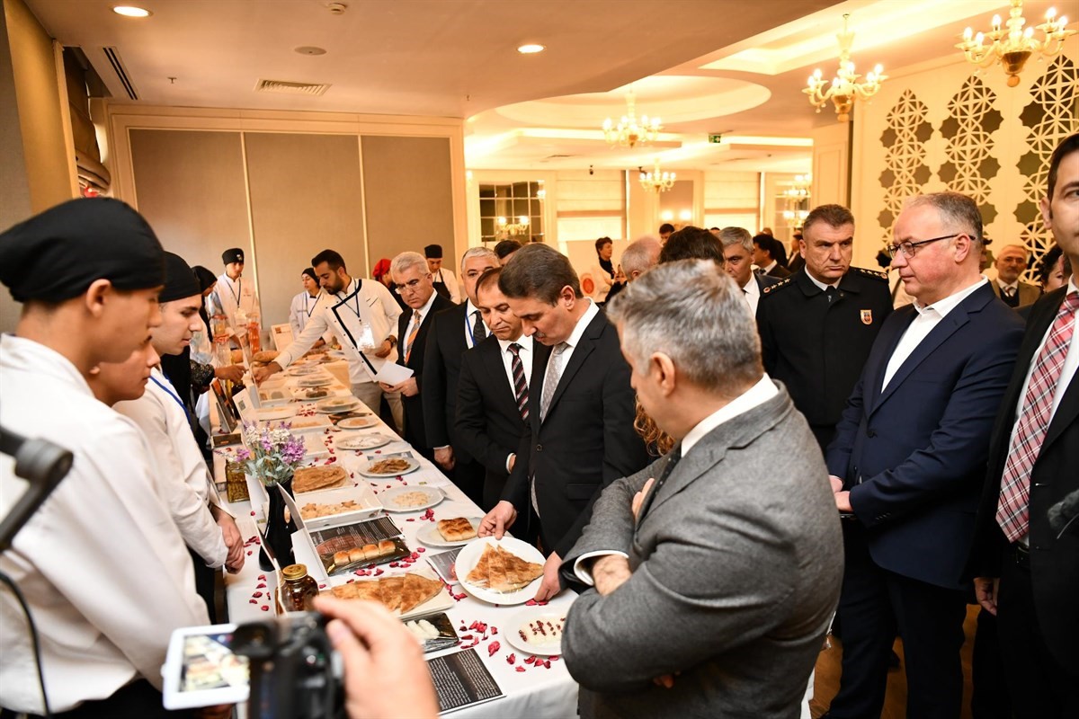 Ispartalı öğrenciler hünerlerini Yöresel Yemek Fuarı’nda sergiledi