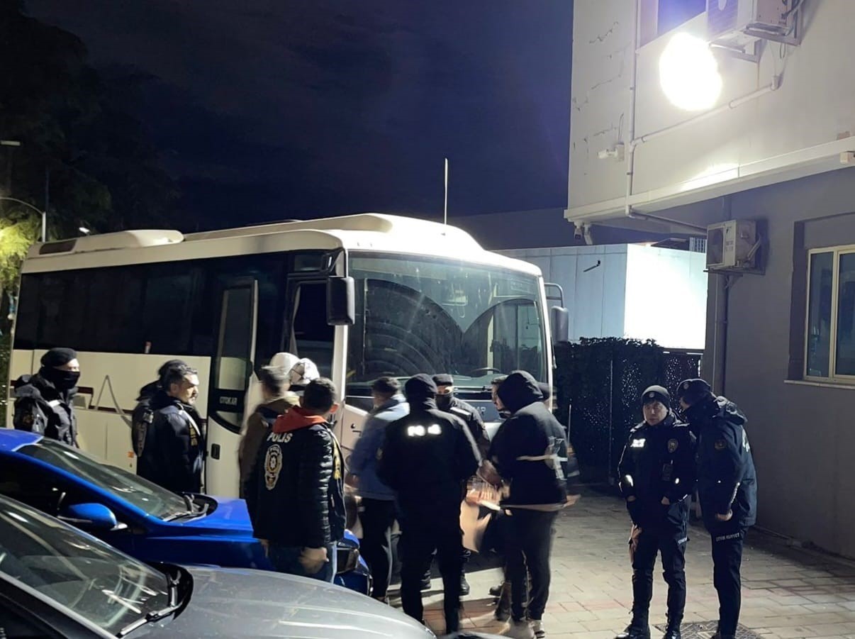 İzmir merkezli ’Sibergöz-7’ operasyonunda 38 tutuklama
