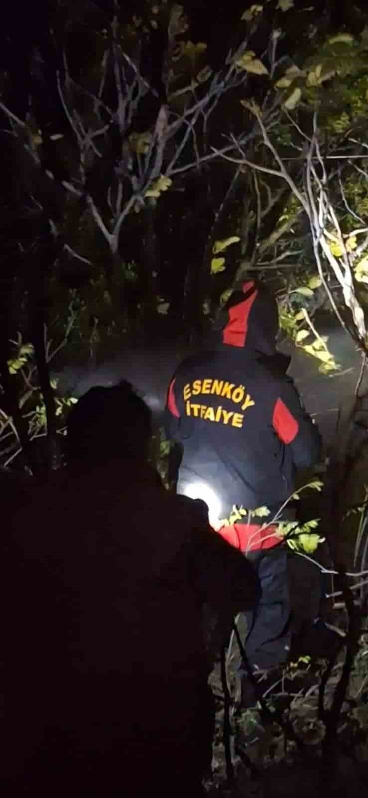 Yalova&rsquo;da fırtına beton bloğu u&ccedil;urdu
