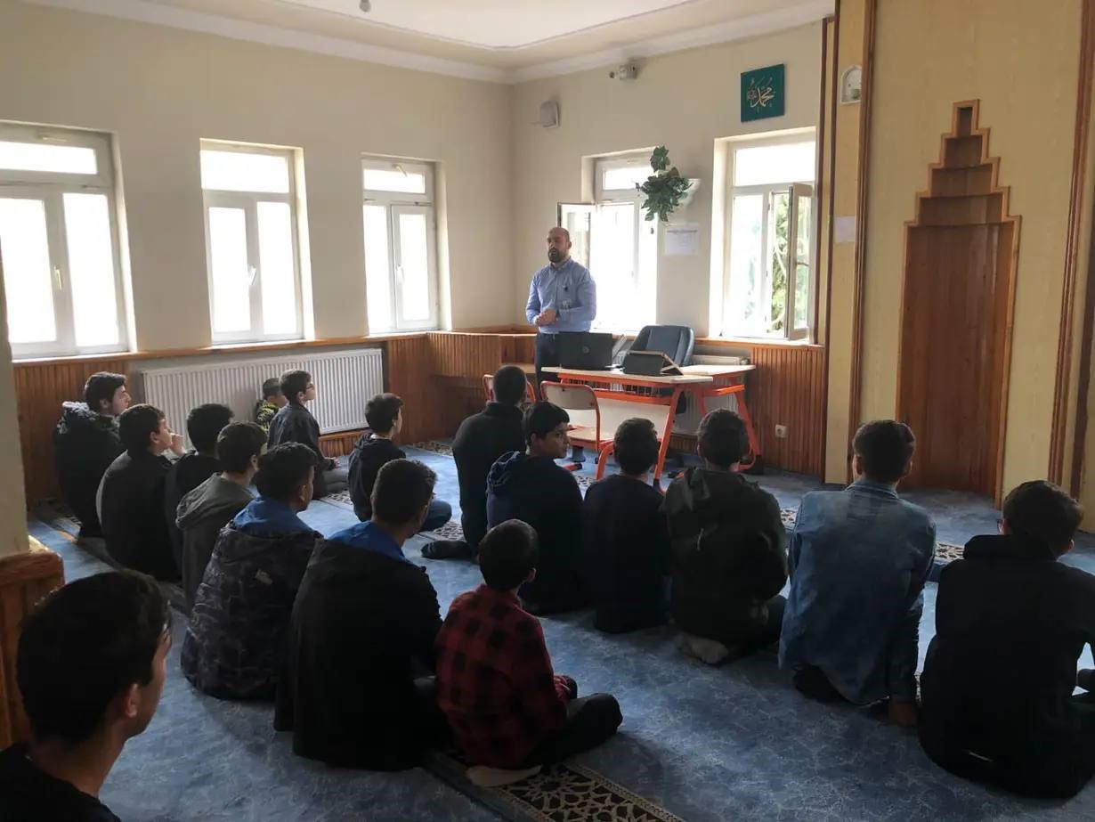 Kur’an kursu öğrencilerine ’Kişisel Bakım ve Sağlıklı Yaşam Eğitimleri’ semineri verildi