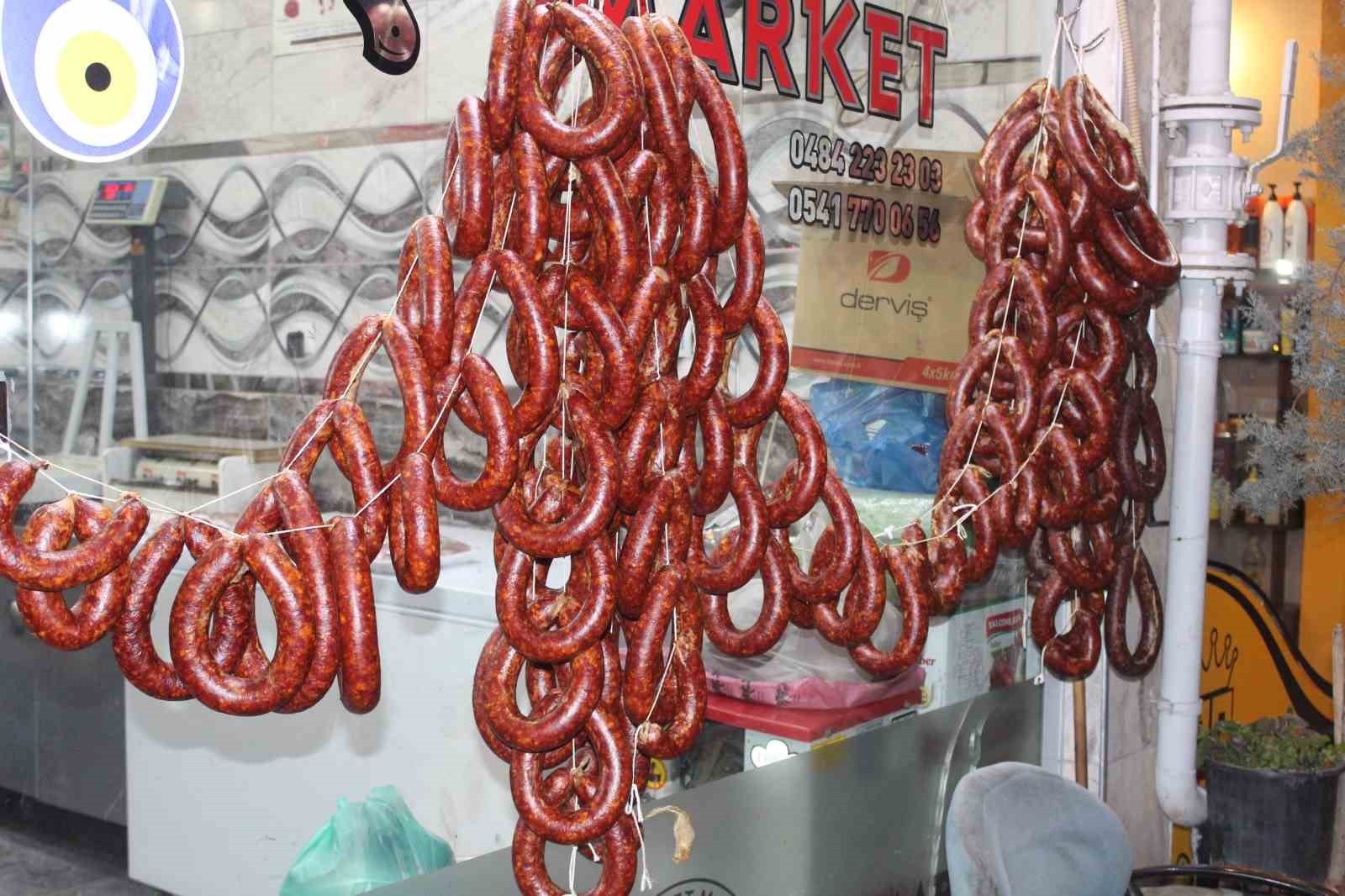 Siirt’te yayladan dönen koyun etinden yapılan sucuklar talep görüyor