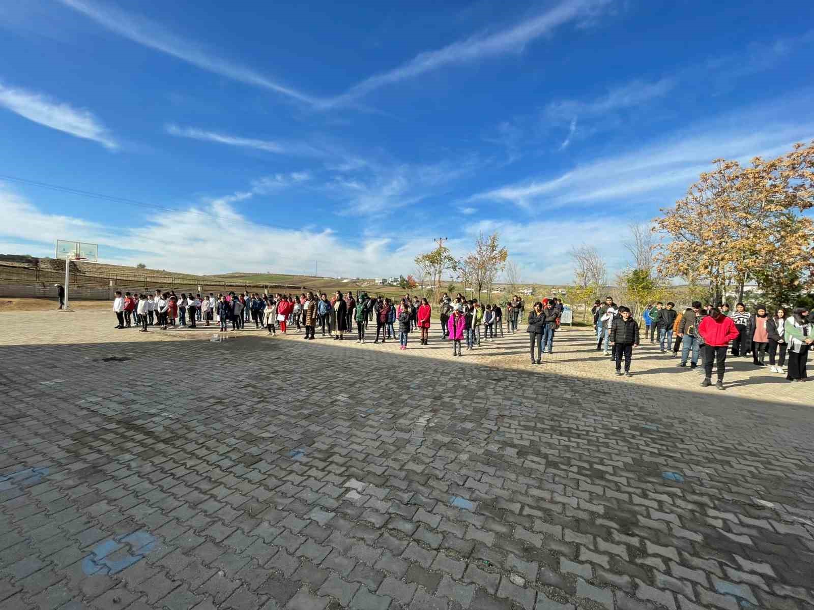 Diyarbakır’da öğrenciler Filistin için ‘Aksa Çocuk Marşı’ ve ‘Kardan Aydınlık’ ezgisini seslendirdi