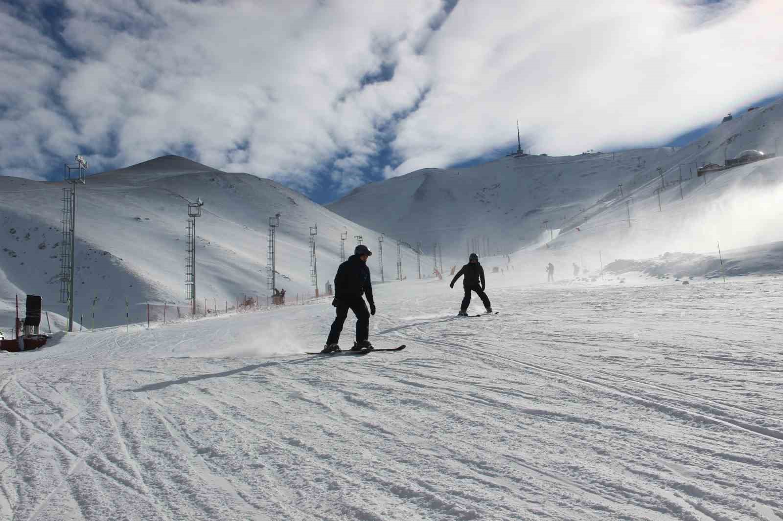Palandöken’de kayak sezonu açıldı