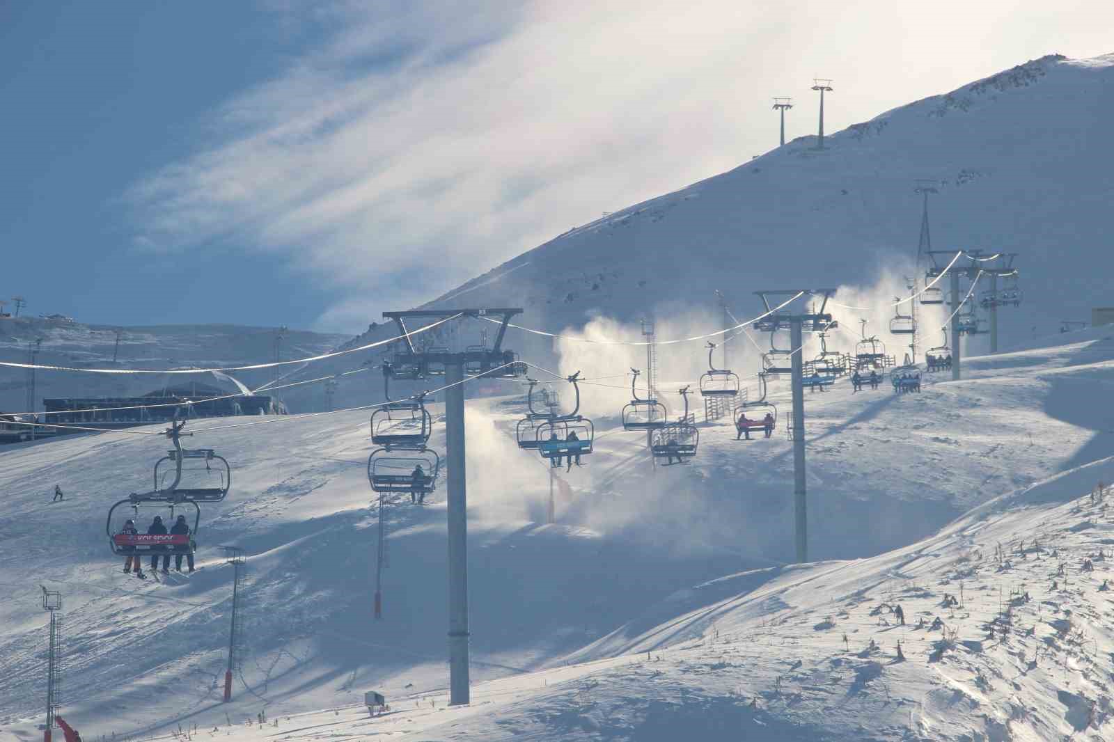 Palandöken’de kayak sezonu açıldı
