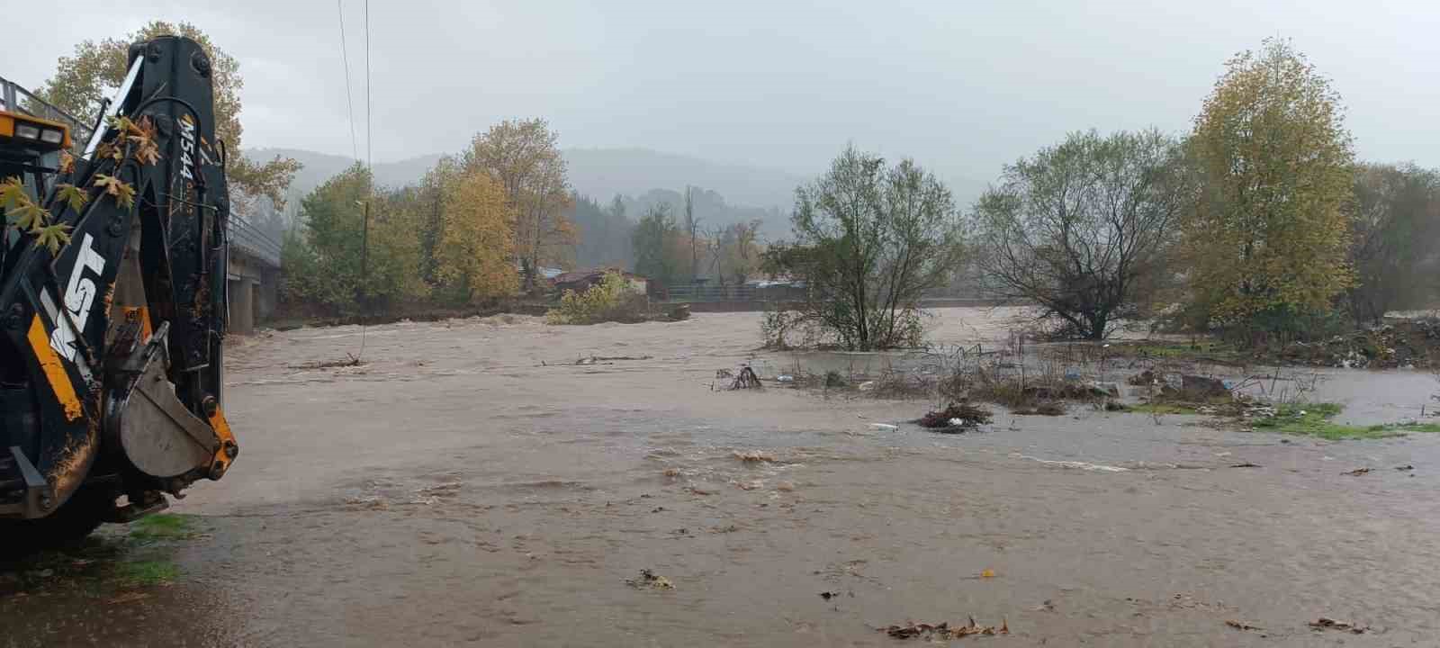 Yenice sele teslim oldu